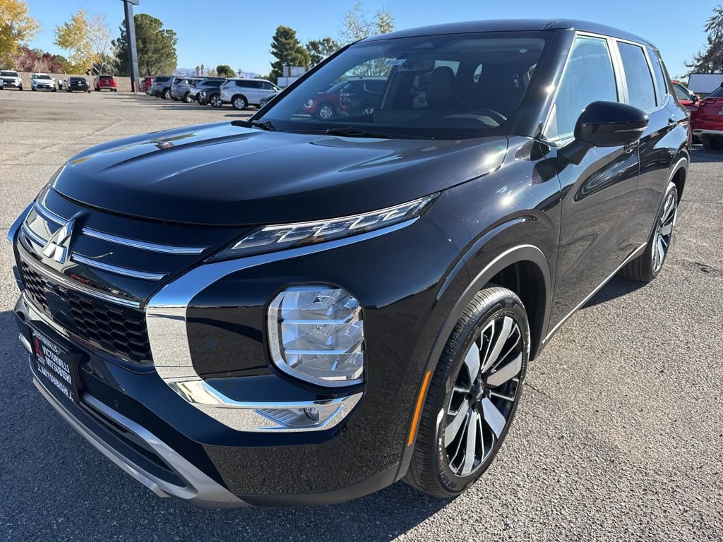 New 2025 Mitsubishi Outlander SE image 3