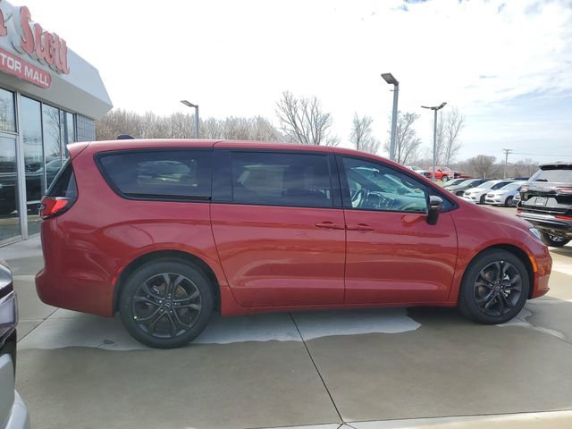 New 2026 Chrysler Pacifica Select FWD image 8