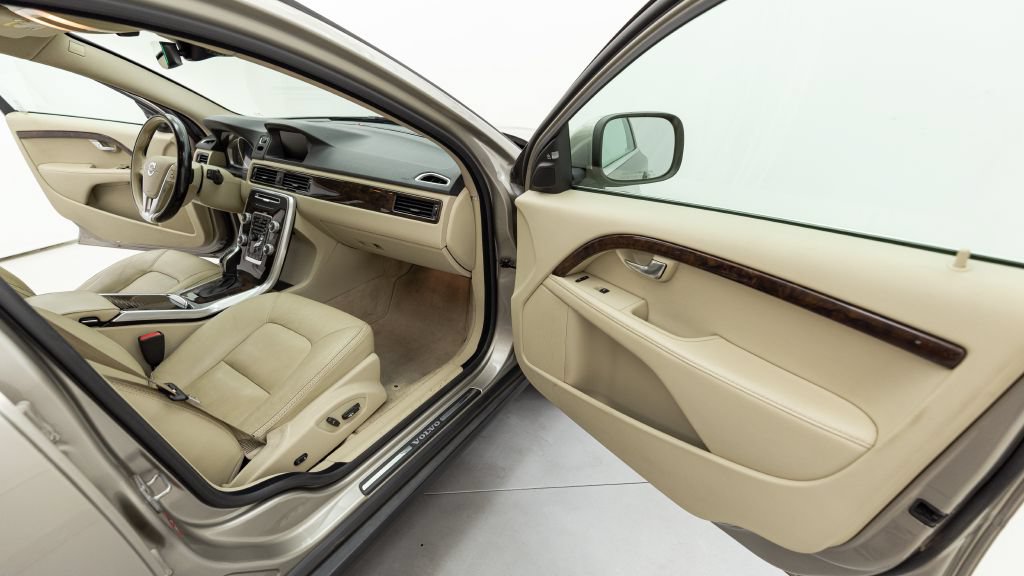 Used 2015 Volvo XC70 T6 w/ Technology Package AWD/4WD image 37