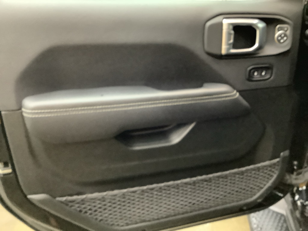 Used 2021 Jeep Wrangler Unlimited Sahara w/ Uconnect 4C Nav & Sound Group AWD/4WD image 12