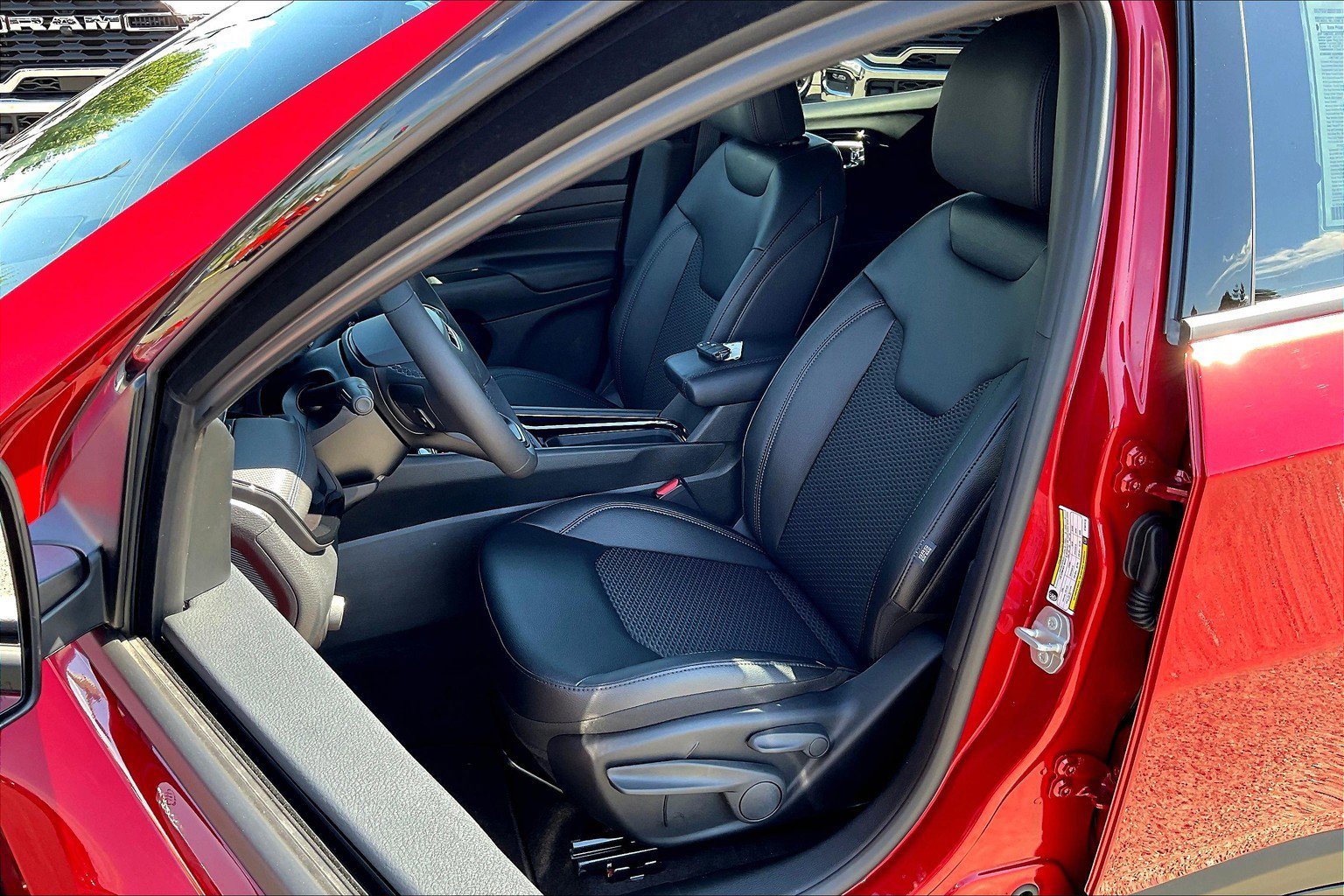 New 2025 Jeep Compass Latitude w/ Altitude Special Edition image 9