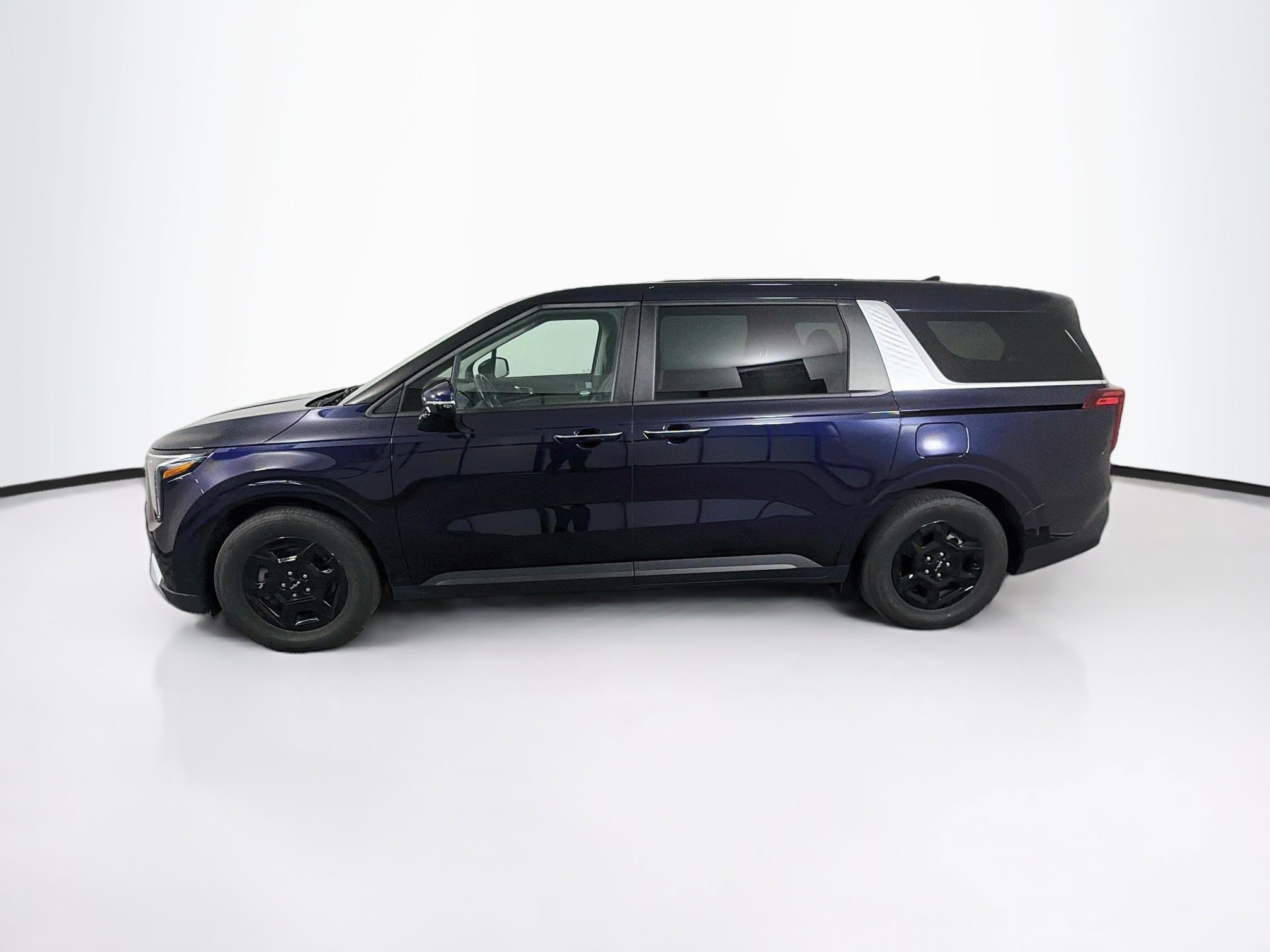 Used 2026 Kia Carnival FWD image 4