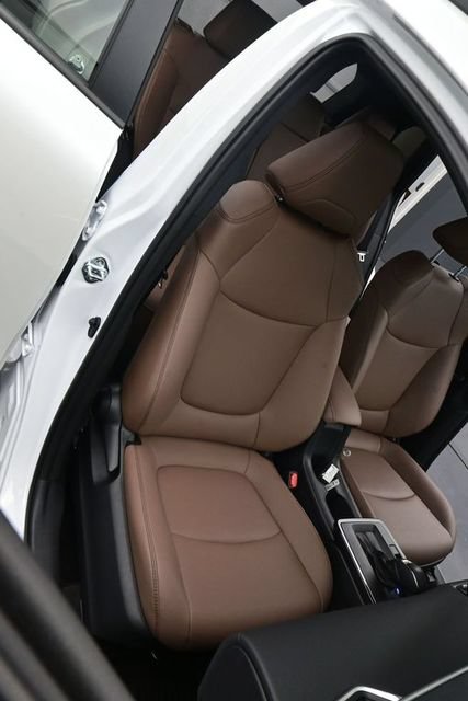 Used 2026 Toyota Corolla Cross XLE w/ Convenience Package FWD image 16