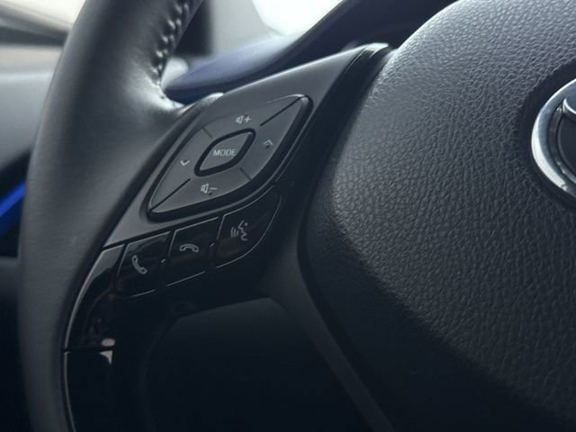 Used 2020 Toyota C-HR XLE image 29