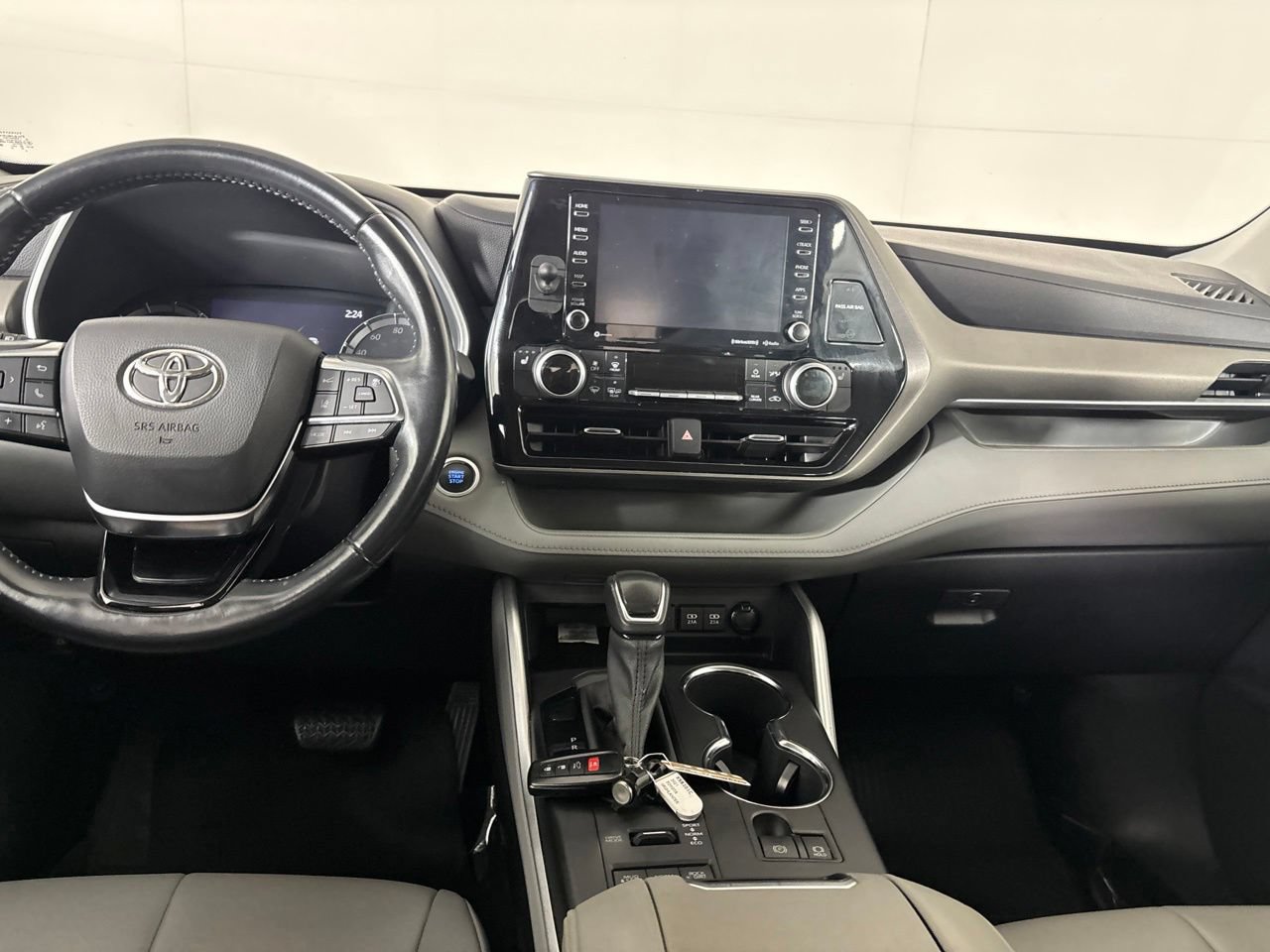 Used 2021 Toyota Highlander XLE AWD/4WD image 26