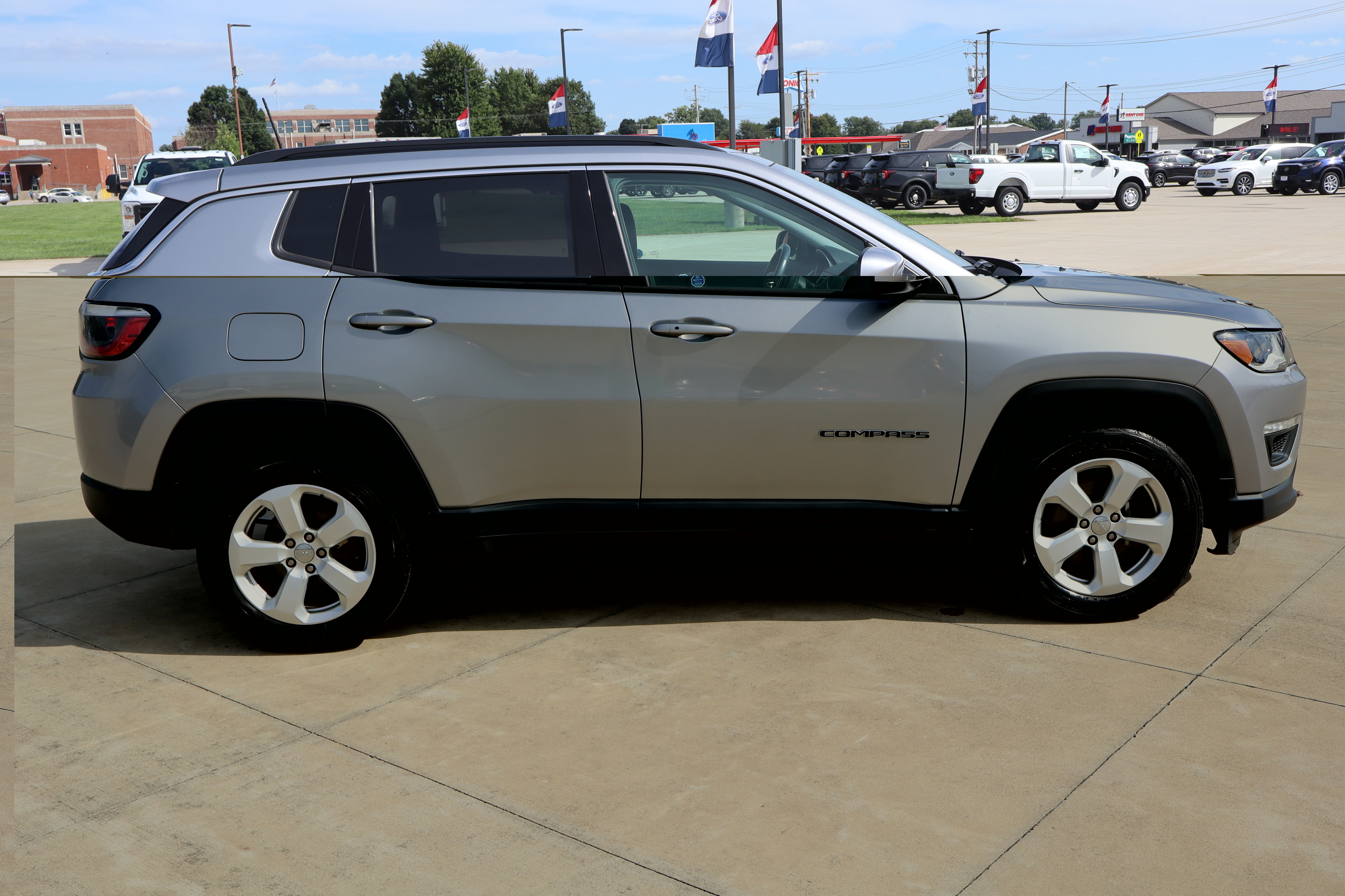 Used 2020 Jeep Compass Latitude w/ Cold Weather Group AWD/4WD image 4