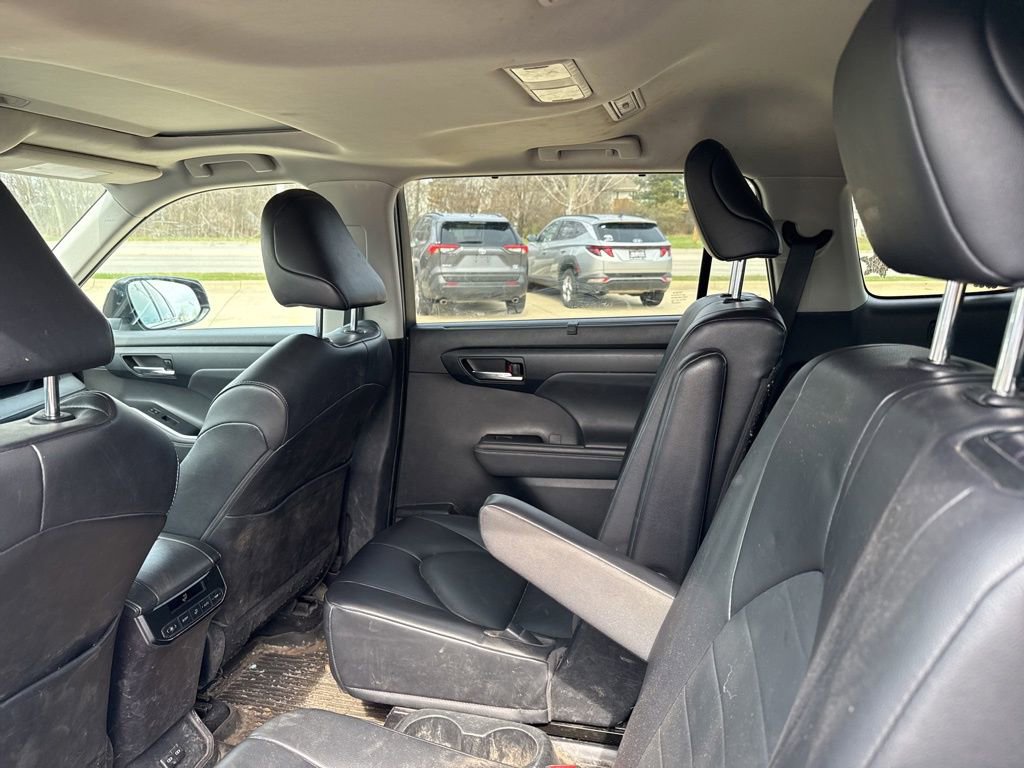 Used 2022 Toyota Highlander XLE image 14