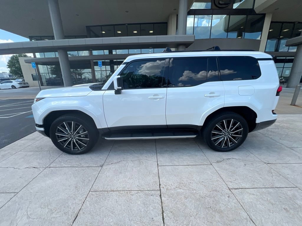 Used 2024 Lexus GX 550 w/ Cold Area Package AWD/4WD image 3