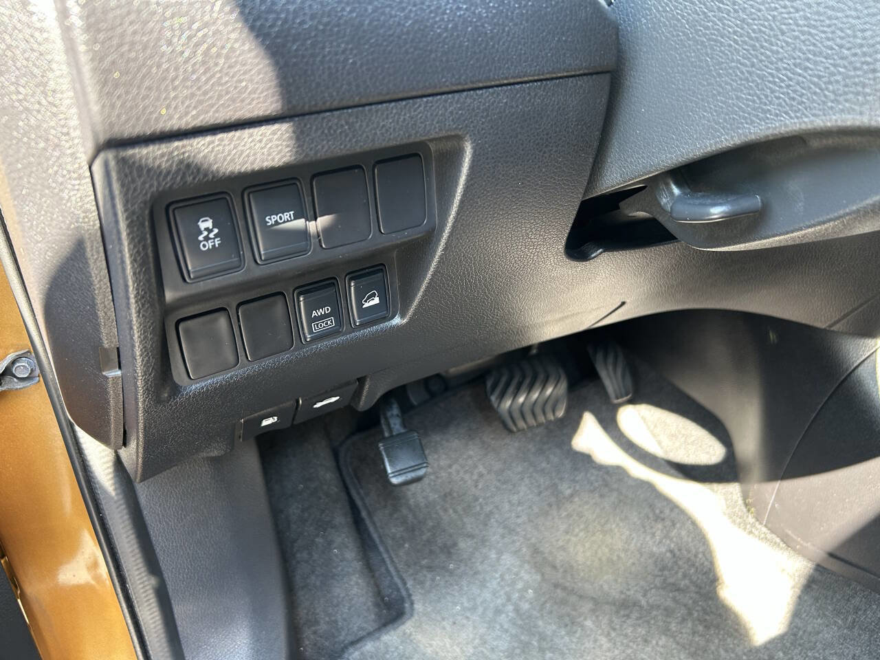 Used 2014 Nissan Rogue S w/ S Family Package image 14