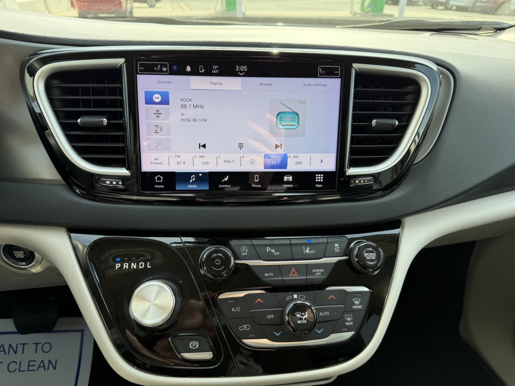 Used 2024 Chrysler Pacifica Touring-L FWD image 26