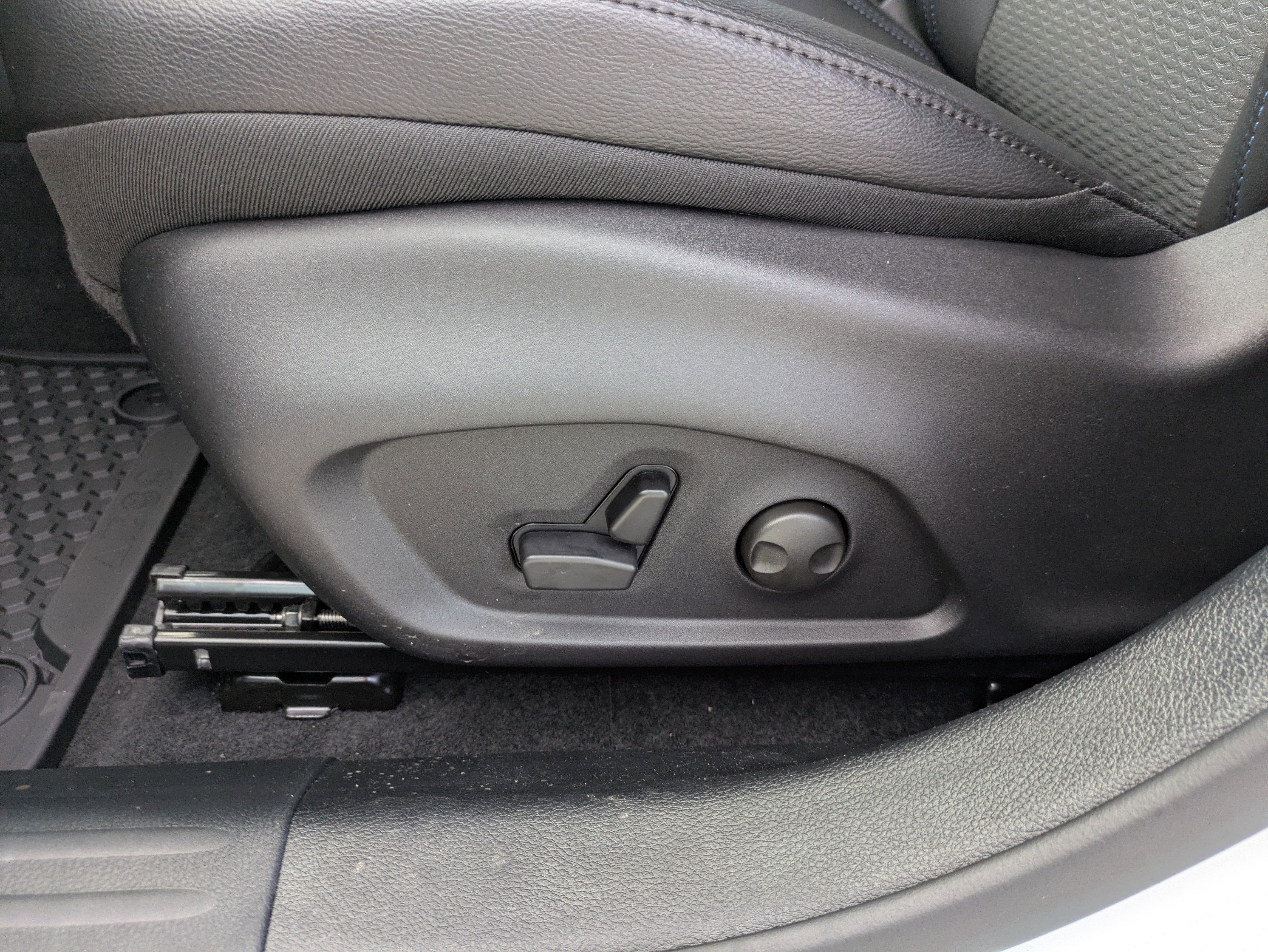 New 2026 Jeep Compass Latitude image 11