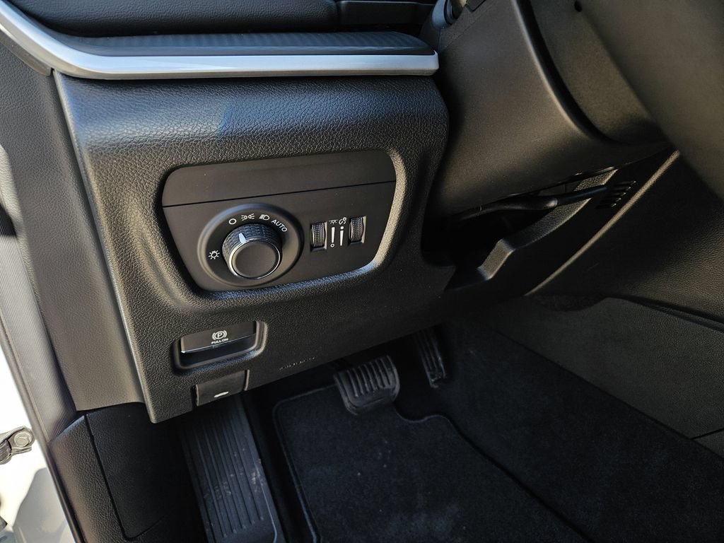 New 2026 Jeep Grand Cherokee L 2WD image 16