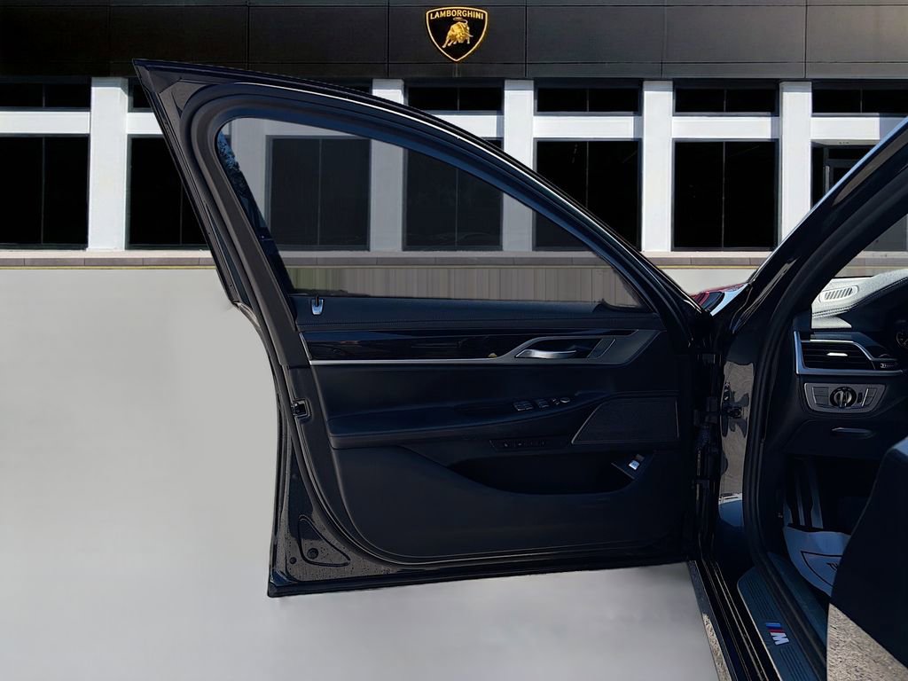 Used 2019 BMW 750i xDrive w/ M Sport Package image 25