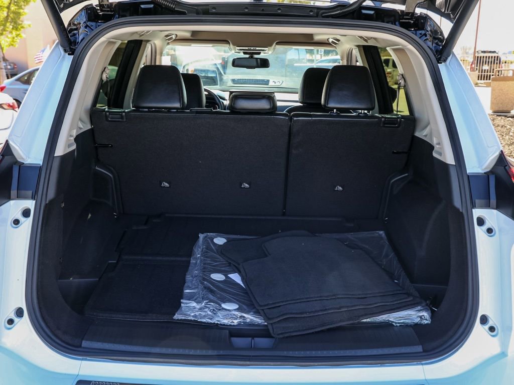 Used 2026 Nissan Rogue Platinum w/ Platinum Premium Package image 16