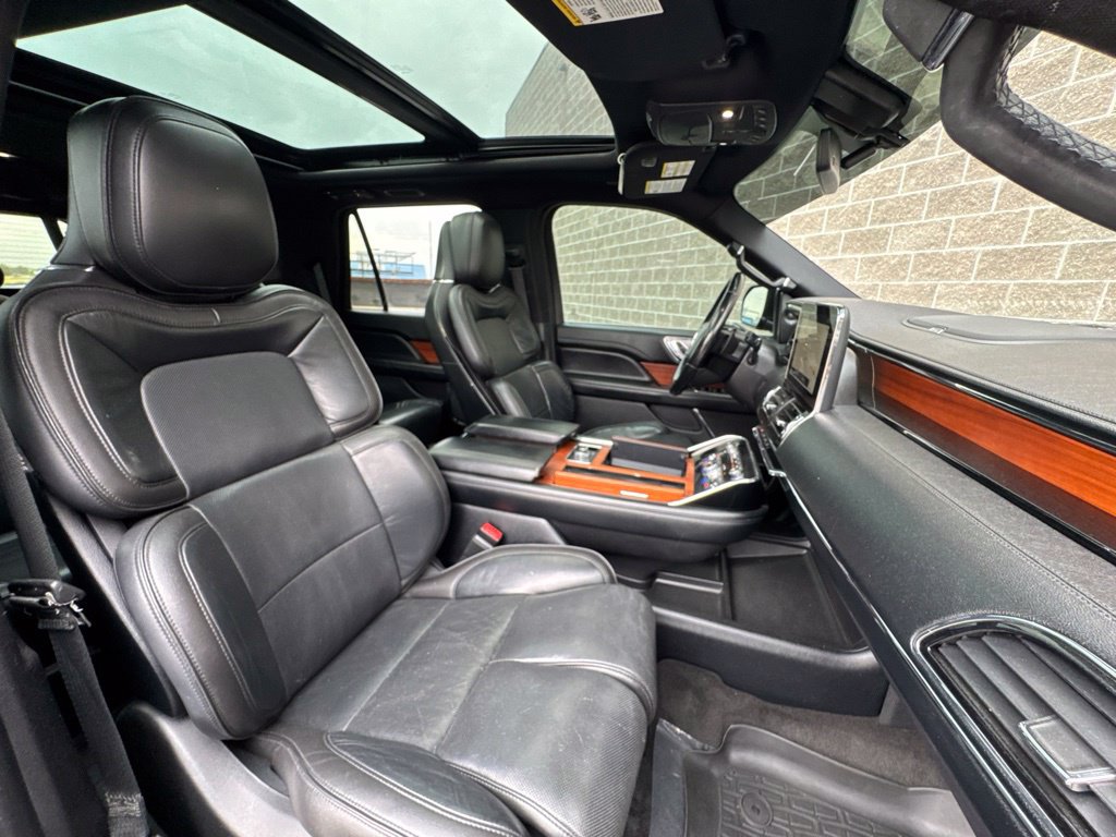 Used 2018 Lincoln Navigator Reserve AWD/4WD image 38