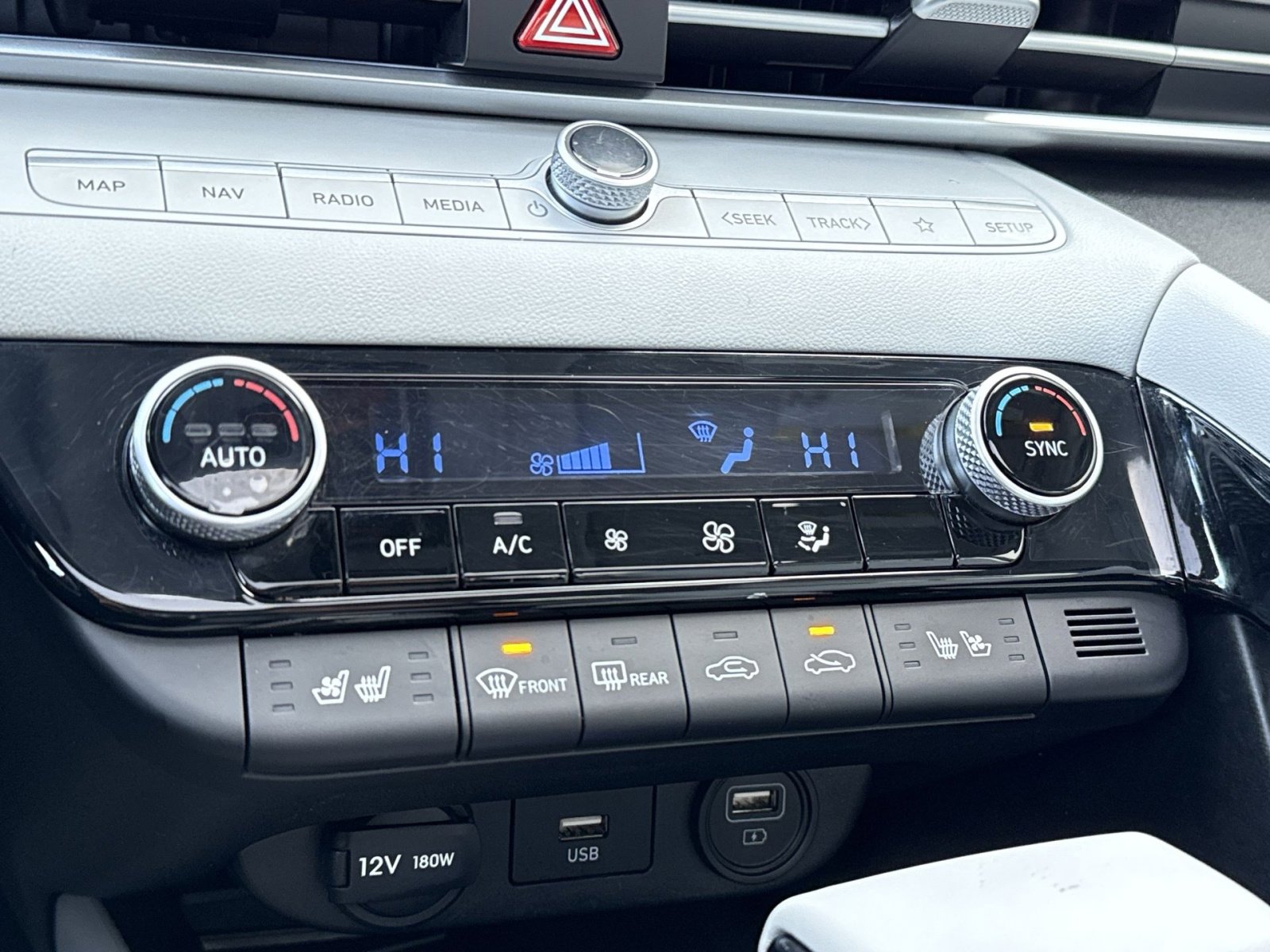 Certified 2023 Hyundai Elantra Limited image 18