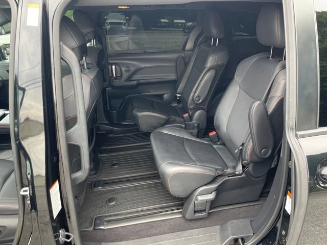 Used 2021 Toyota Sienna XSE w/ XSE Plus Package FWD image 12