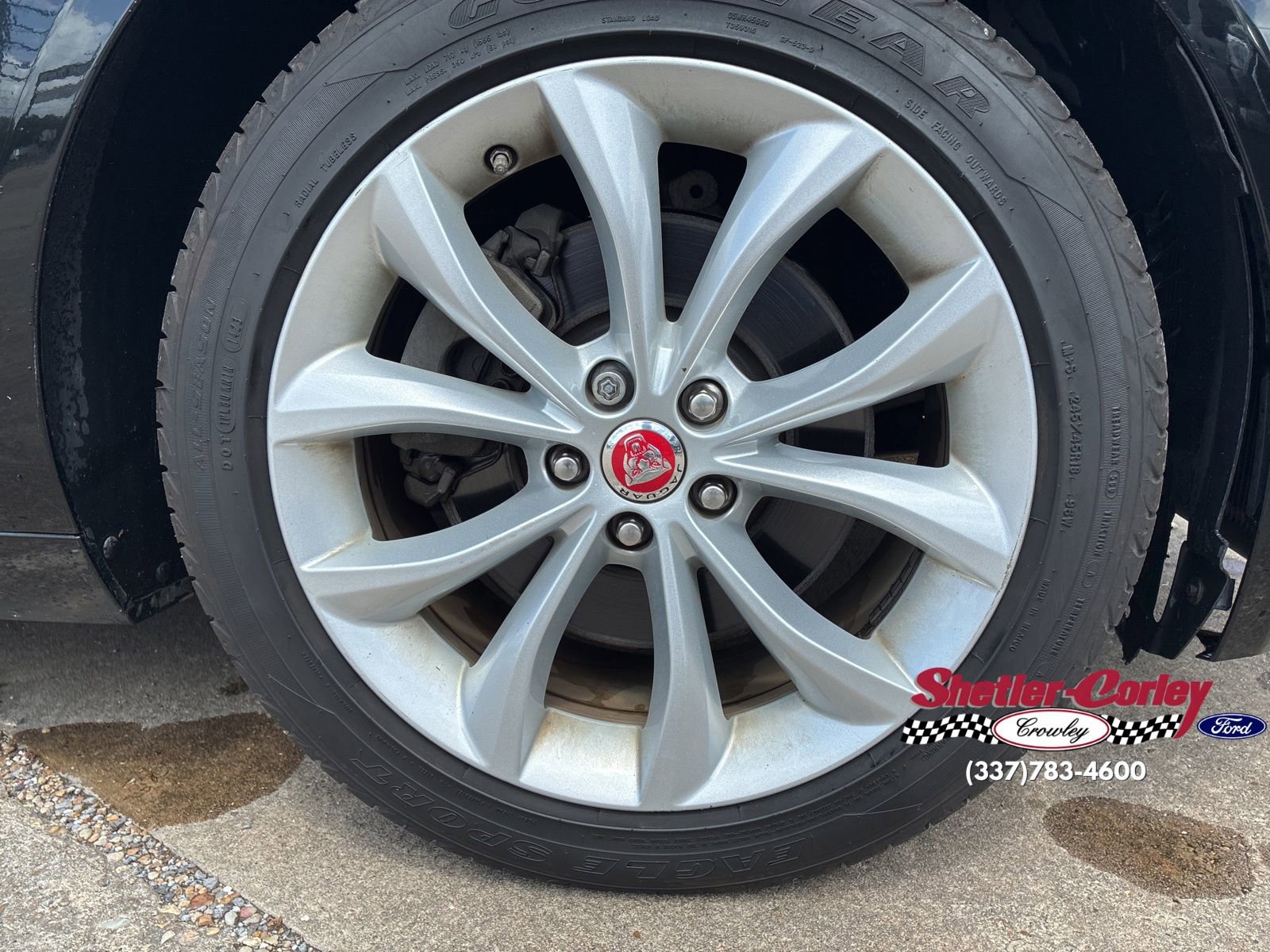 Used 2018 Jaguar XF Premium RWD image 2