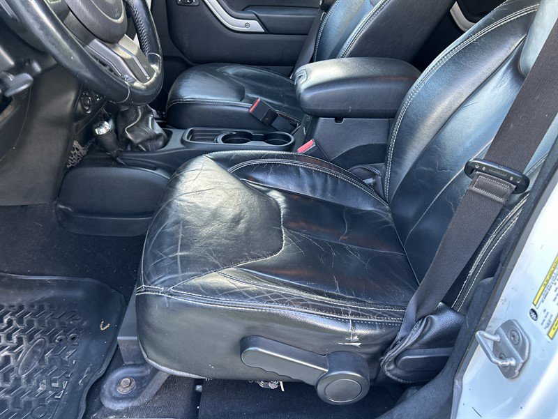 Used 2013 Jeep Wrangler Unlimited Sahara w/ Connectivity Group image 14