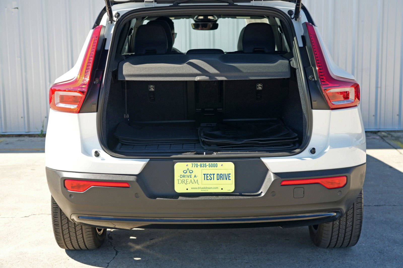 Used 2023 Volvo XC40 Recharge Plus w/ Protection Package Premier image 10