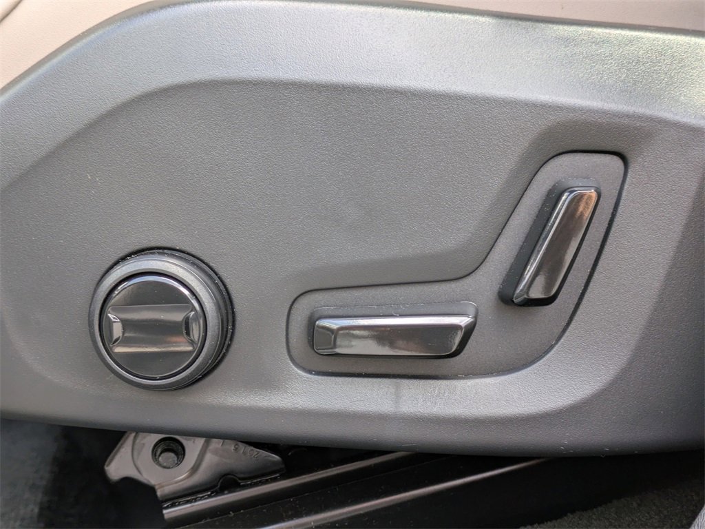 Certified 2026 Volvo XC90 B6 Plus w/ Protection Package Premier image 28