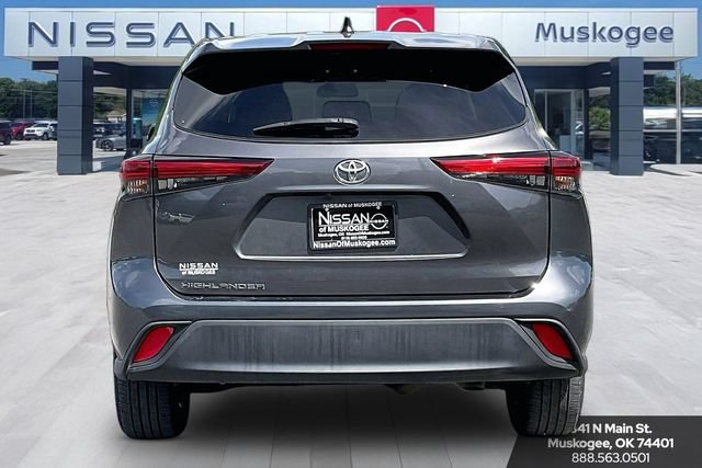 Used 2023 Toyota Highlander L FWD image 6