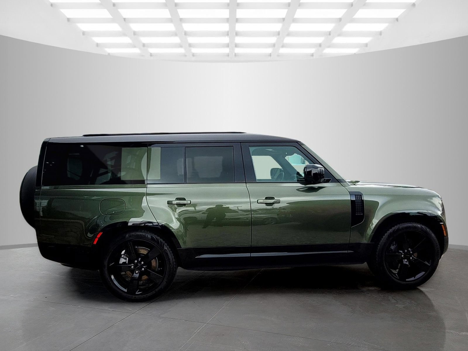 New 2026 Land Rover Defender 130 X-Dynamic SE AWD/4WD image 7