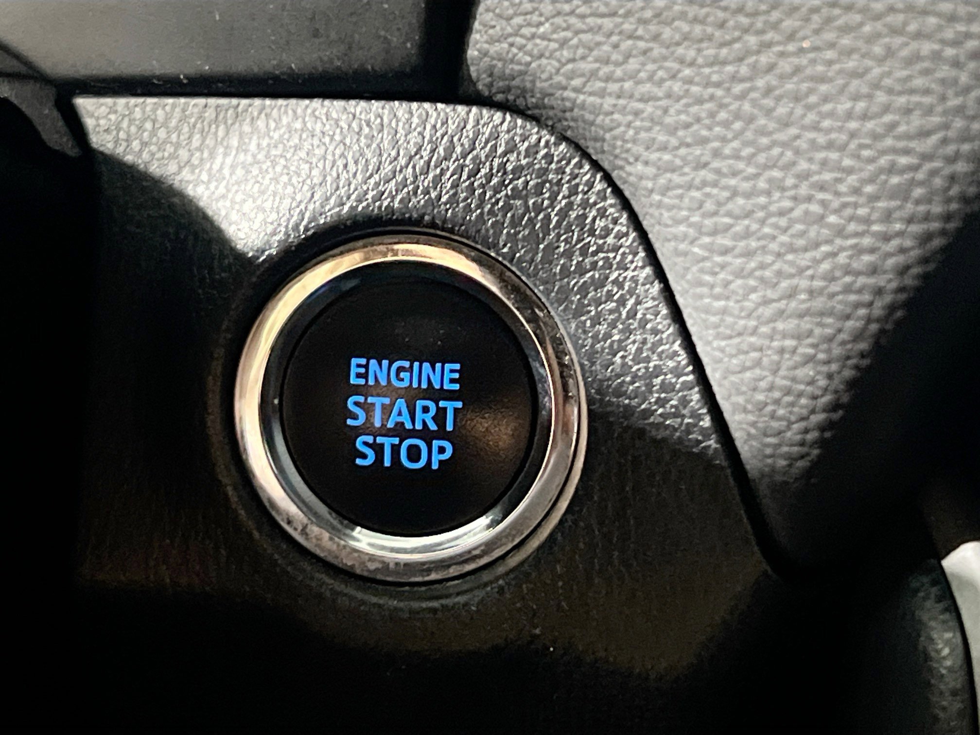Used 2020 Toyota RAV4 XLE Premium FWD image 23