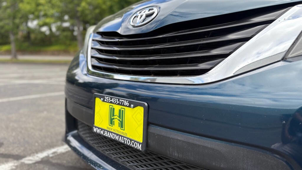 Used 2011 Toyota Sienna SE image 20