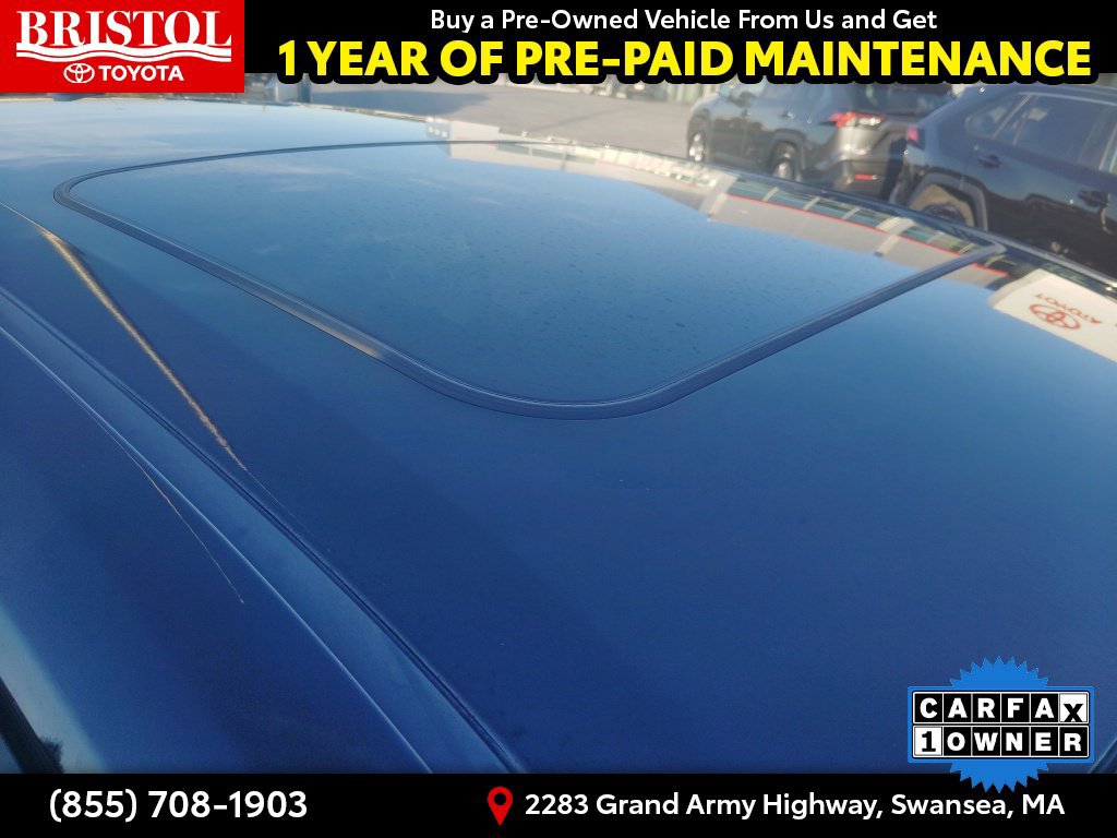 Used 2022 Toyota Corolla SE w/ SE Premium Package FWD image 9