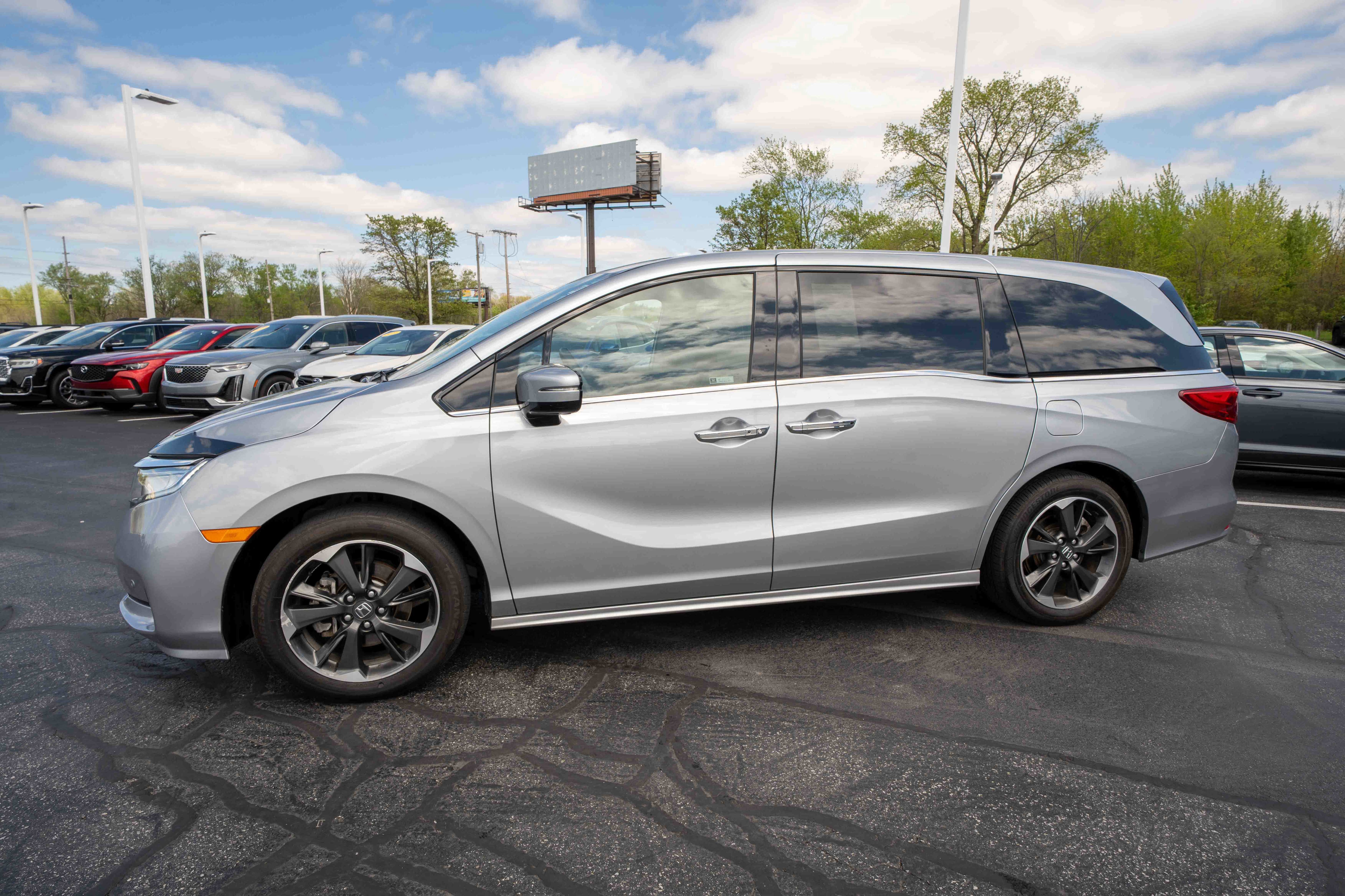 Used 2024 Honda Odyssey Elite image 3