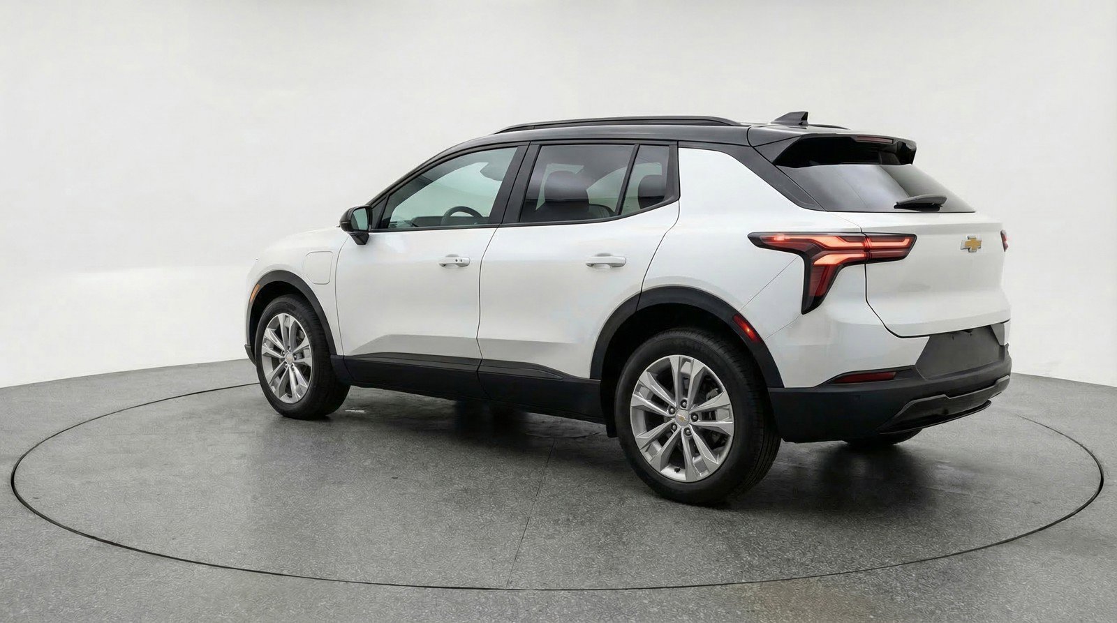 Used 2025 Chevrolet Equinox LT image 6