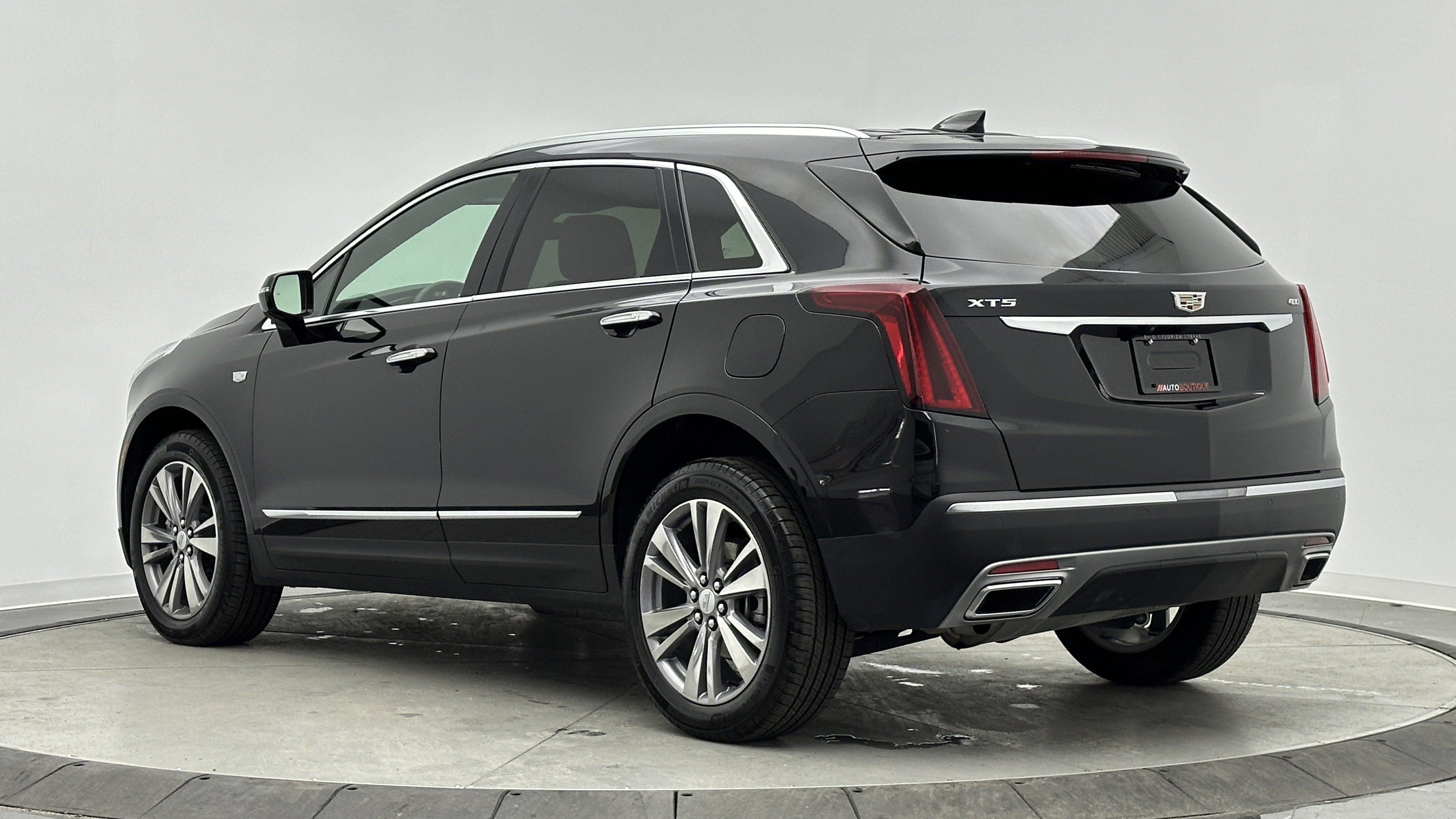 Used 2025 Cadillac XT5 Premium Luxury image 7