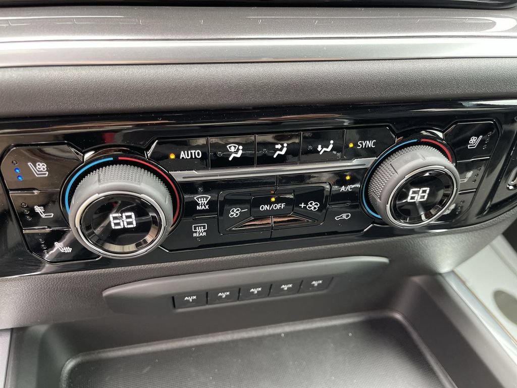 New 2026 Chevrolet Silverado 3500 High Country w/ High Country Premium Package AWD/4WD image 18