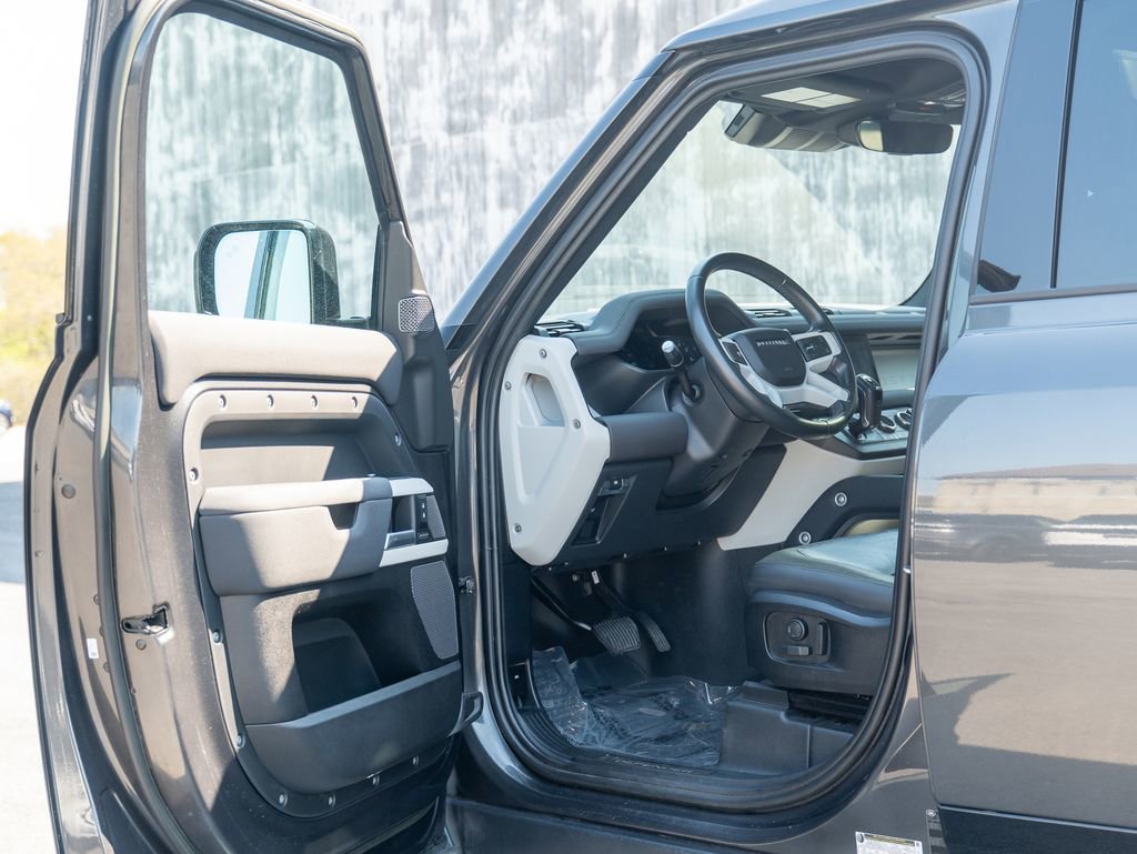 Used 2022 Land Rover Defender 110 X-Dynamic SE AWD/4WD image 10
