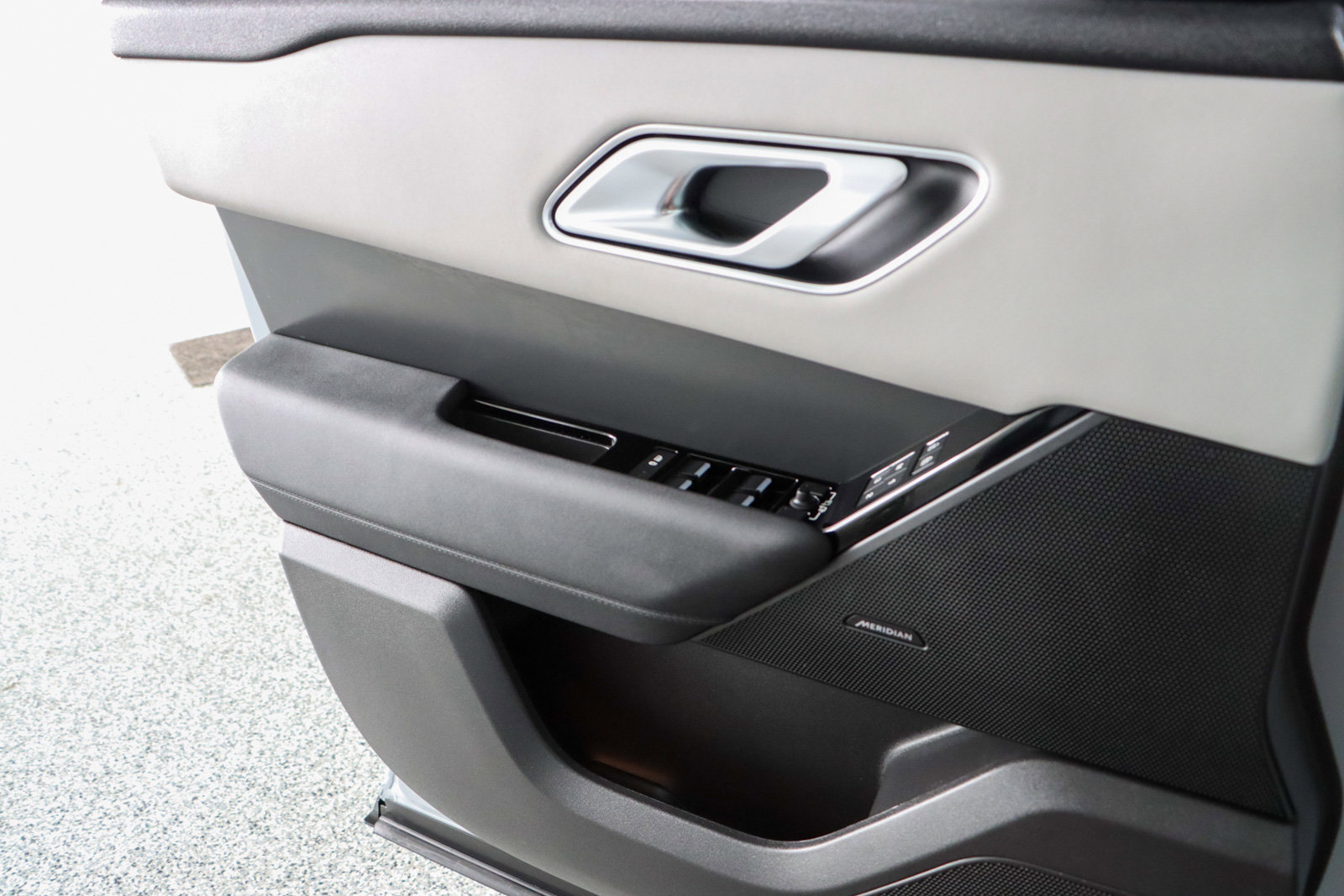 Used 2024 Land Rover Range Rover Velar Dynamic SE image 21