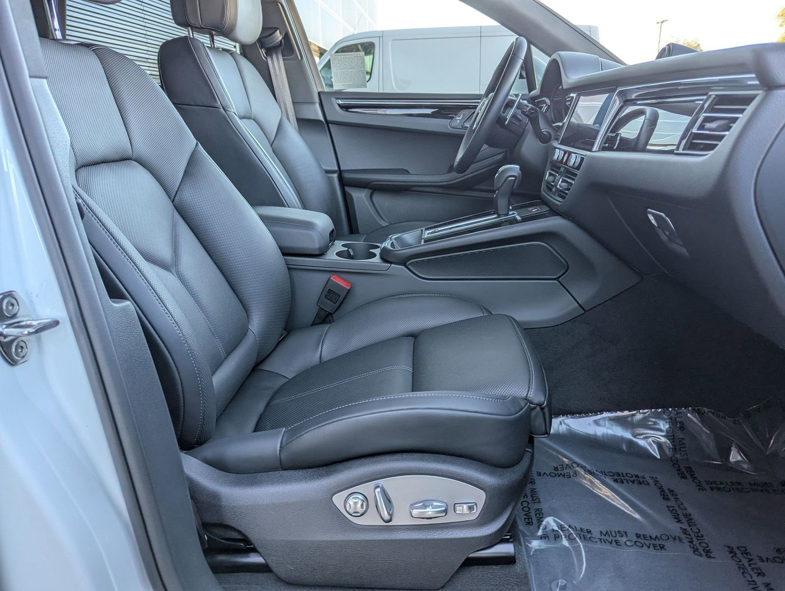 Certified 2025 Porsche Macan image 26