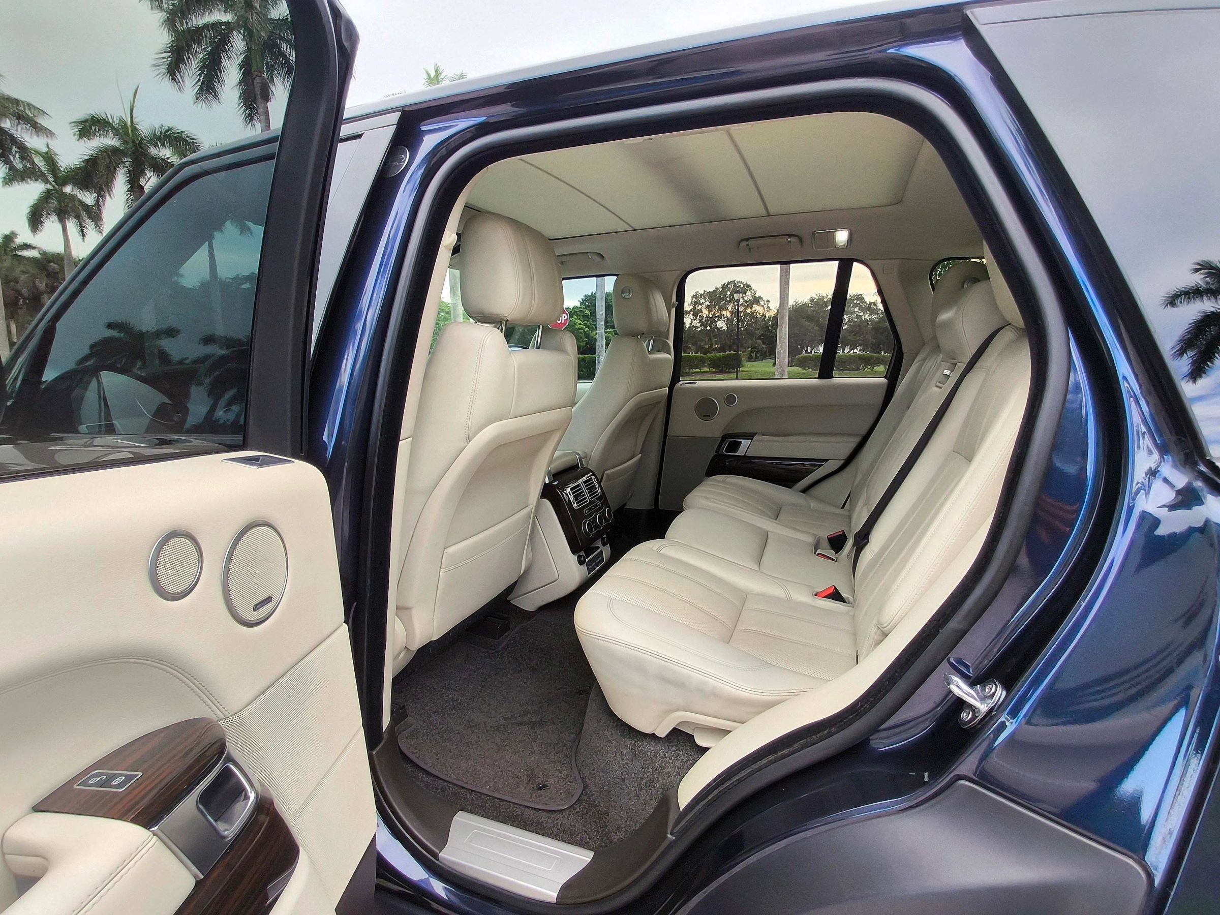 Used 2017 Land Rover Range Rover Supercharged AWD/4WD image 35