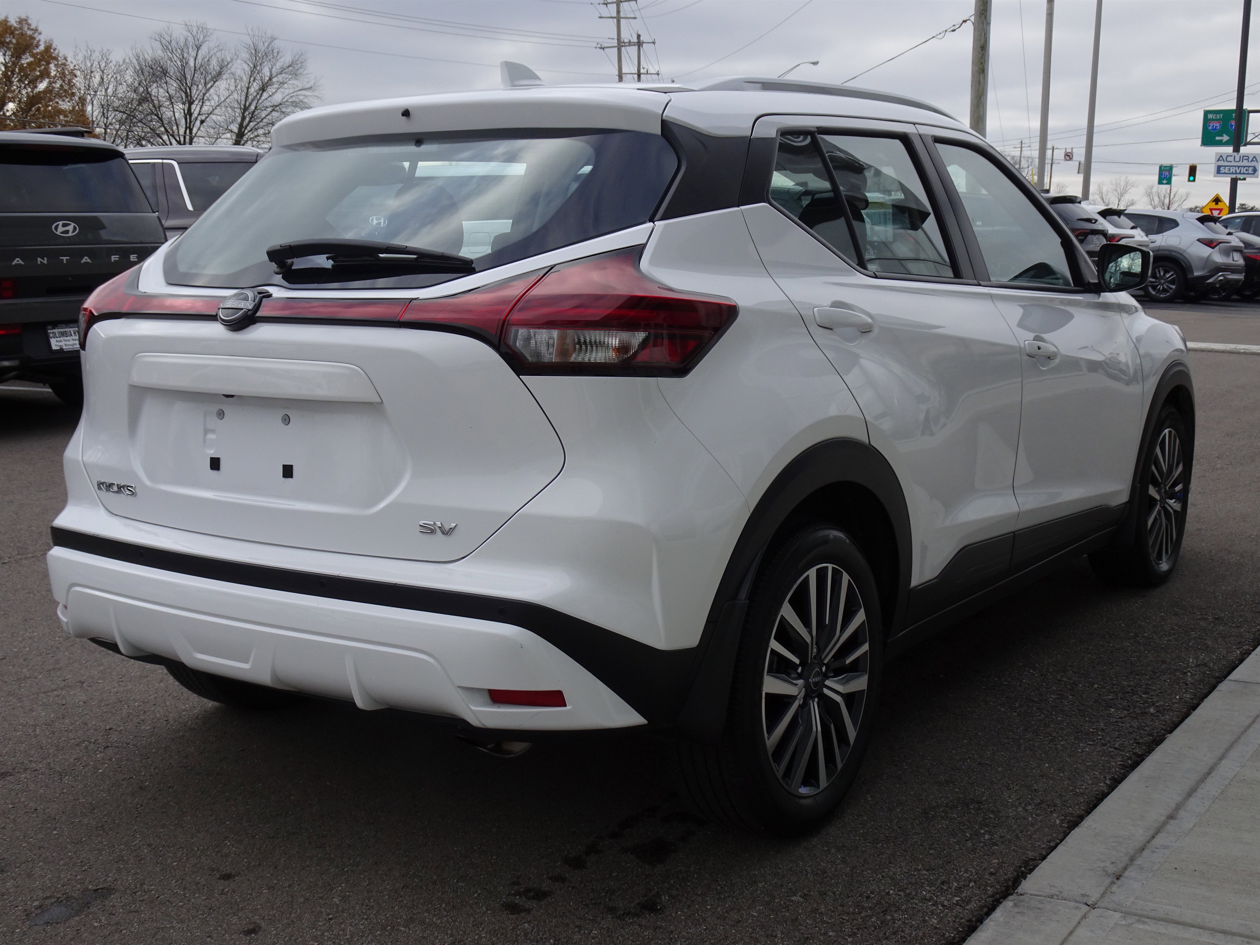 Used 2023 Nissan Kicks SV image 5