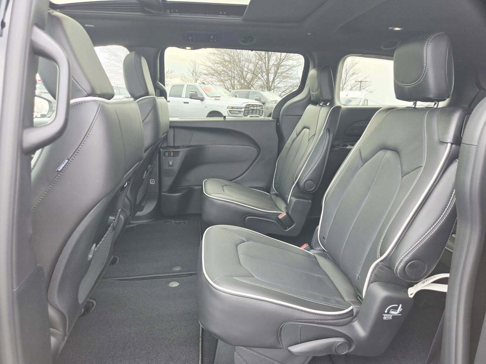 New 2026 Chrysler Pacifica Limited FWD image 13