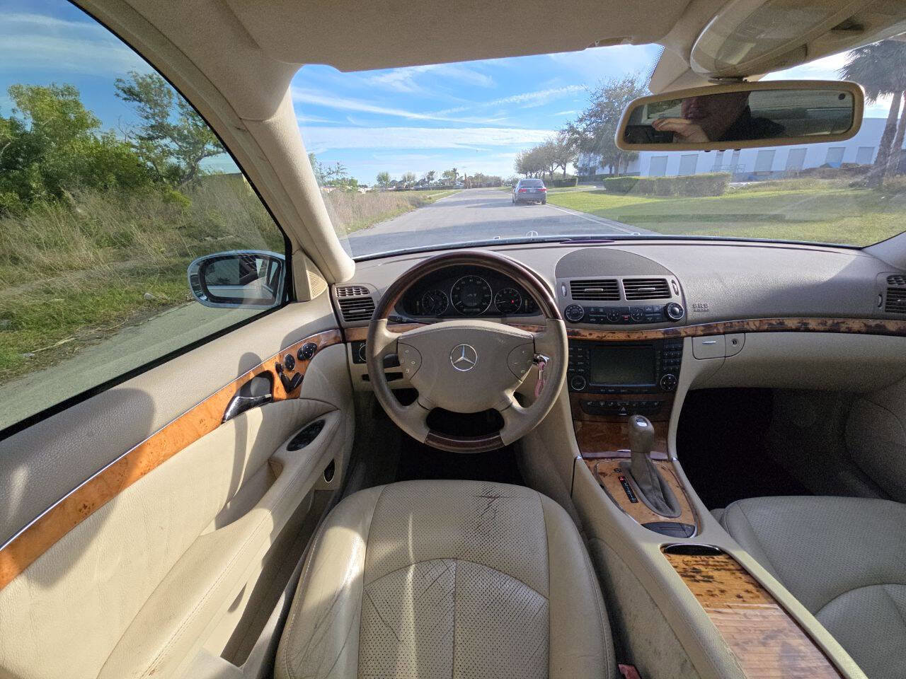 Used 2006 Mercedes-Benz E 350 4MATIC Sedan image 13