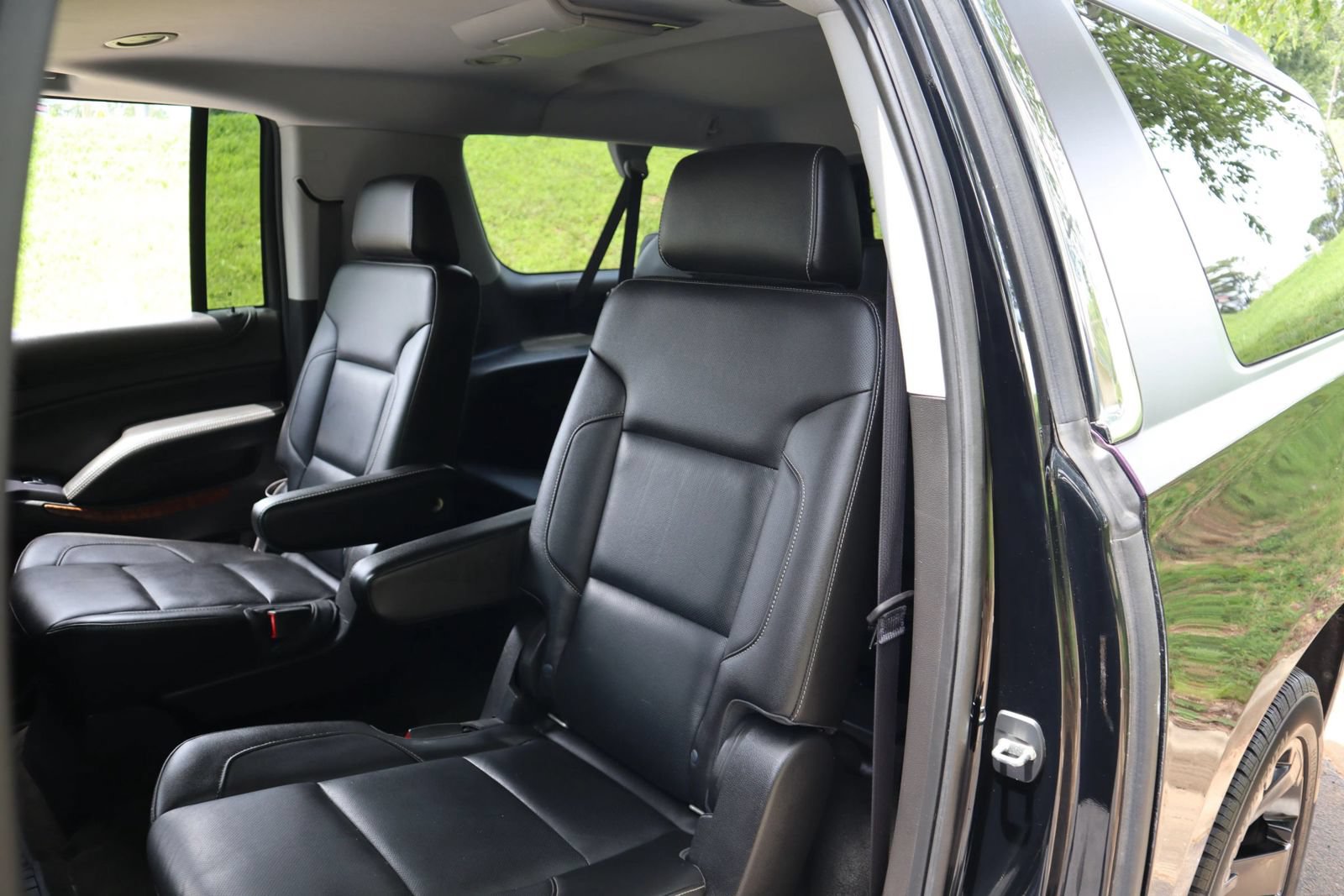 Used 2015 Chevrolet Suburban LTZ RWD image 13