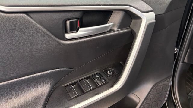 Used 2025 Toyota RAV4 XLE FWD image 15