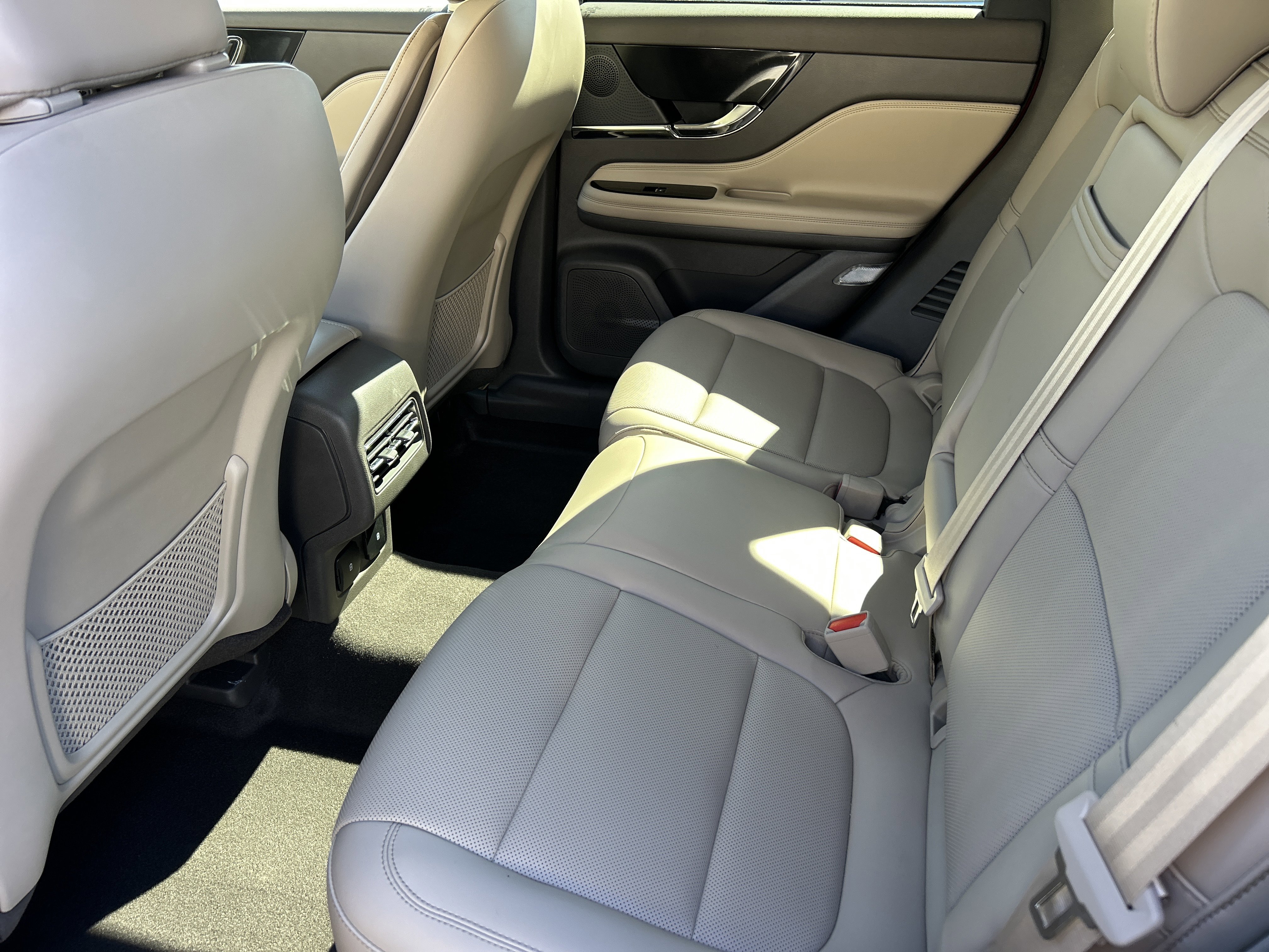 Used 2024 Lincoln Corsair Premiere w/ Equipment Group 101A image 15