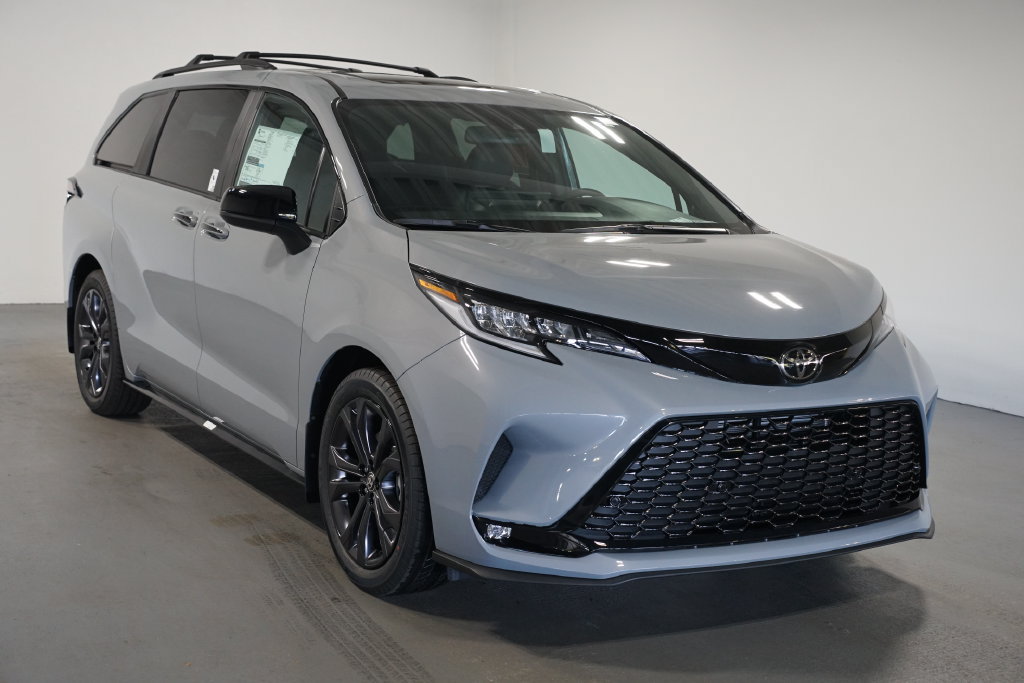 New 2026 Toyota Sienna XSE FWD image 3