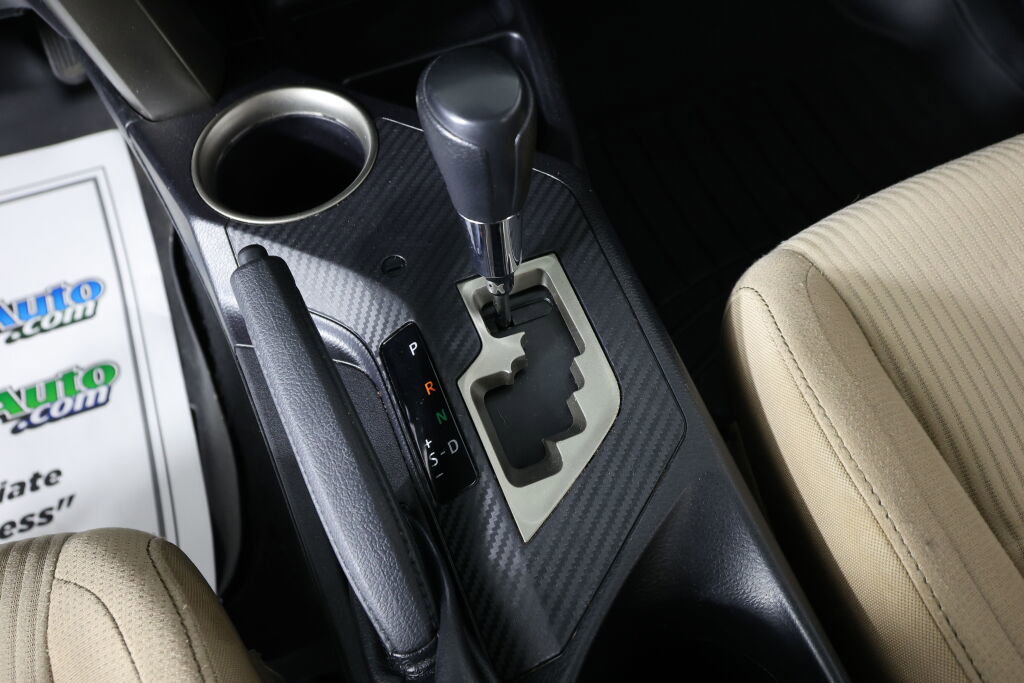 Used 2013 Toyota RAV4 XLE AWD/4WD image 38