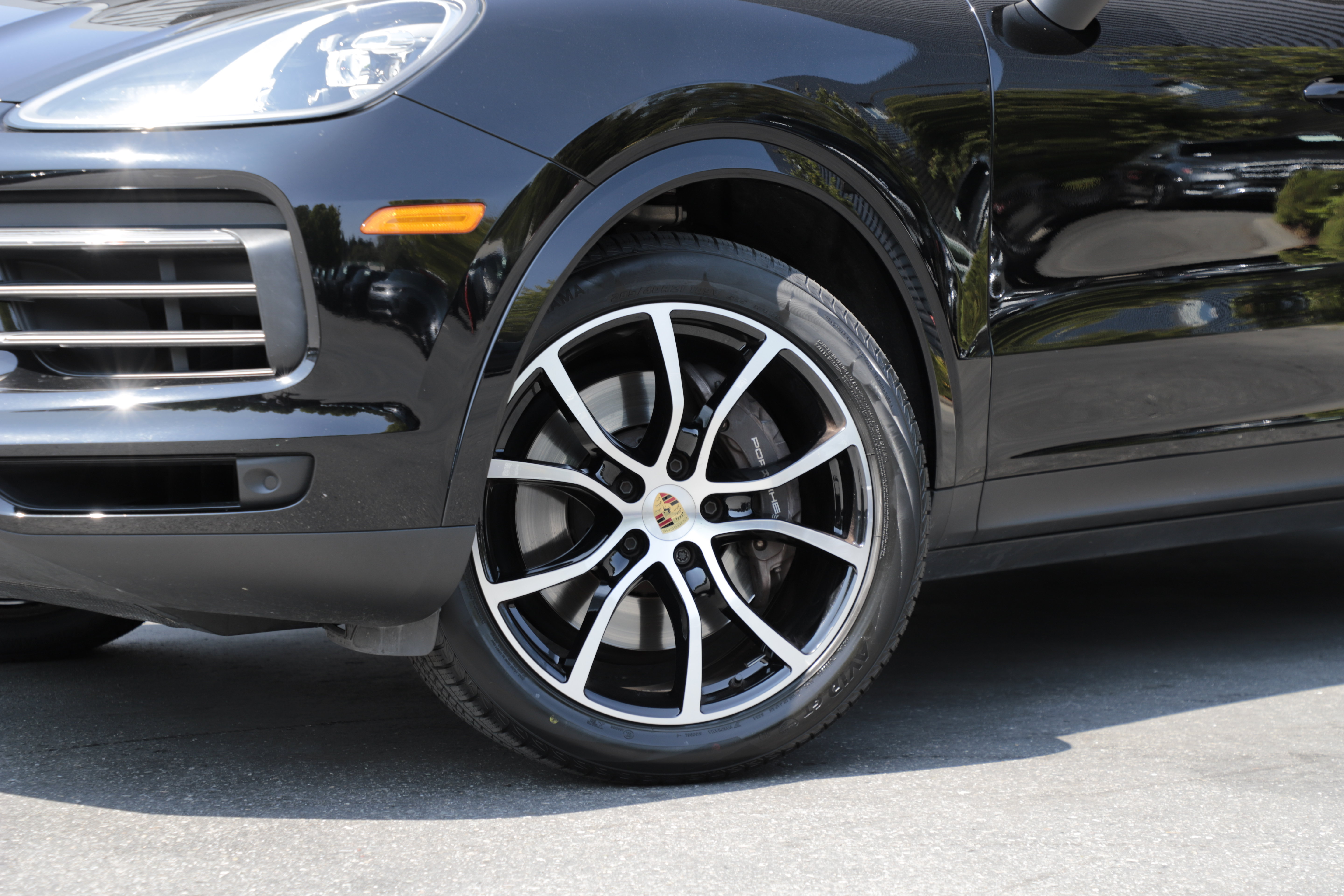 Used 2023 Porsche Cayenne Platinum Edition AWD/4WD image 2