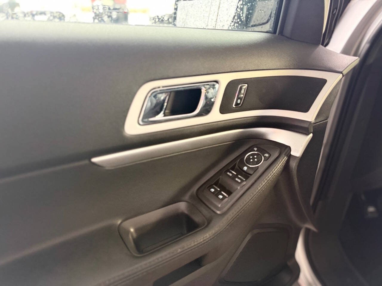 Used 2015 Ford Explorer XLT AWD/4WD image 24