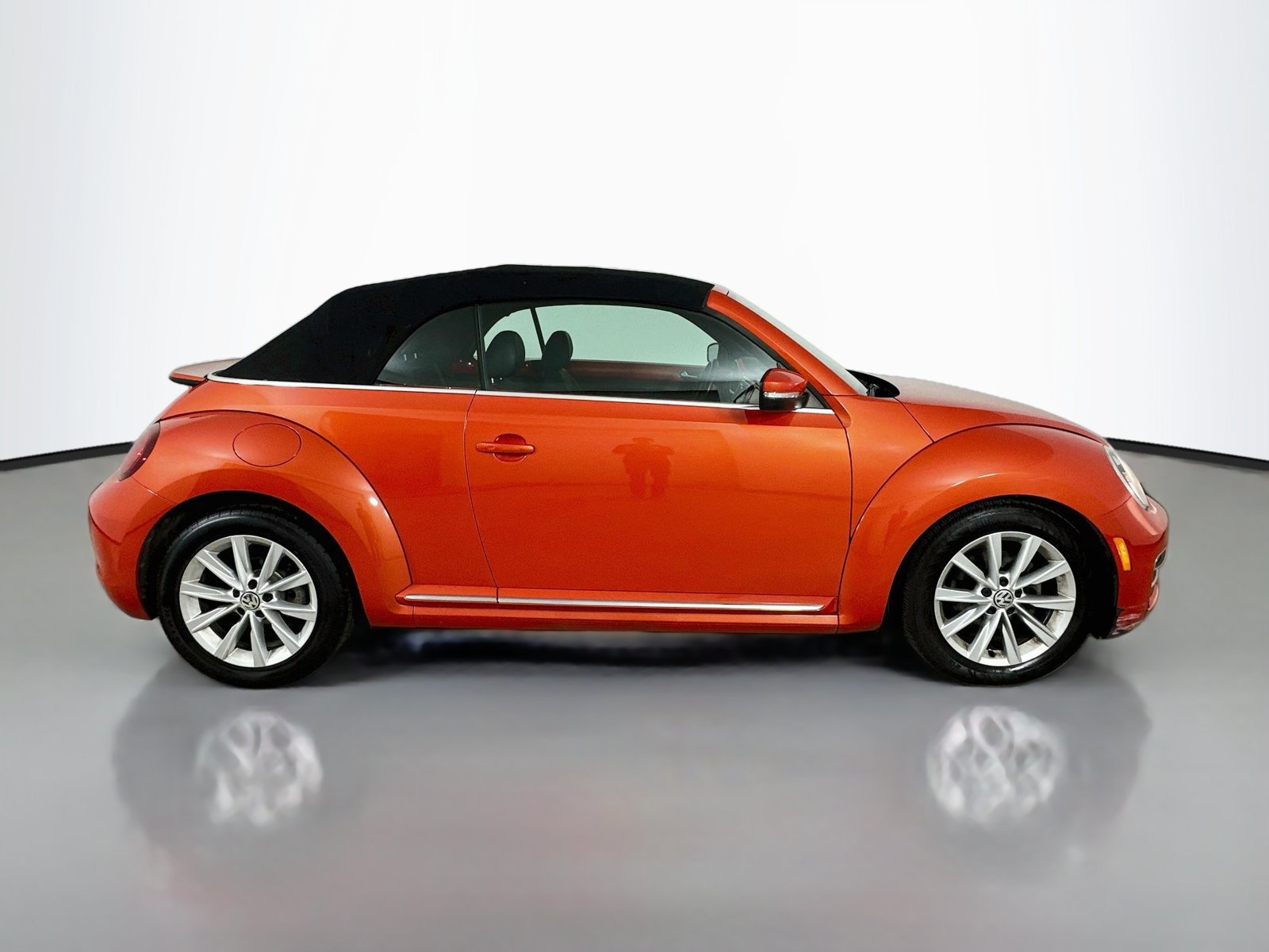 Used 2018 Volkswagen Beetle 2.0T SE FWD image 4