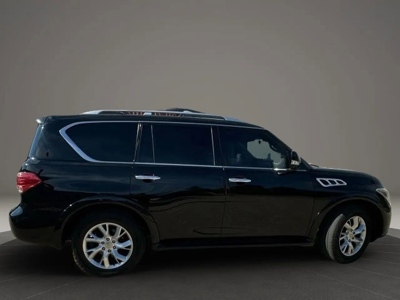 Used 2013 INFINITI QX56 4WD w/ Theater Pkg image 3